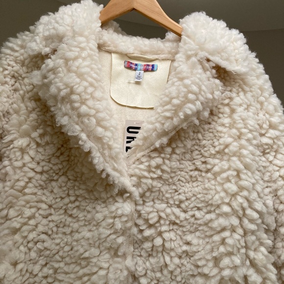 NWT Urban Outfitters | Poppy Cream Colored Faux Fur Oversized Jacket - Picture 4 of 13